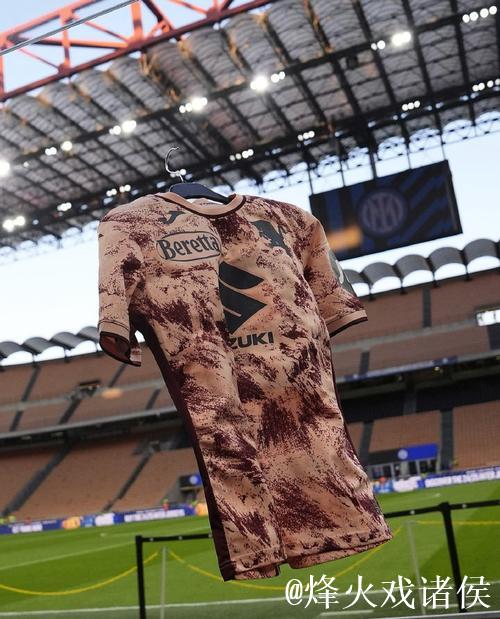 “都灵体育报丨米兰高度关注当红球员”