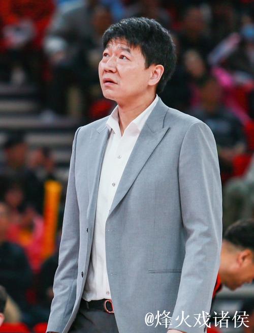 曝CBA最佳教练邱彪将离开新疆队 有望执教山东 曝CBA最佳教练邱彪将离开新疆队 有望执教山东